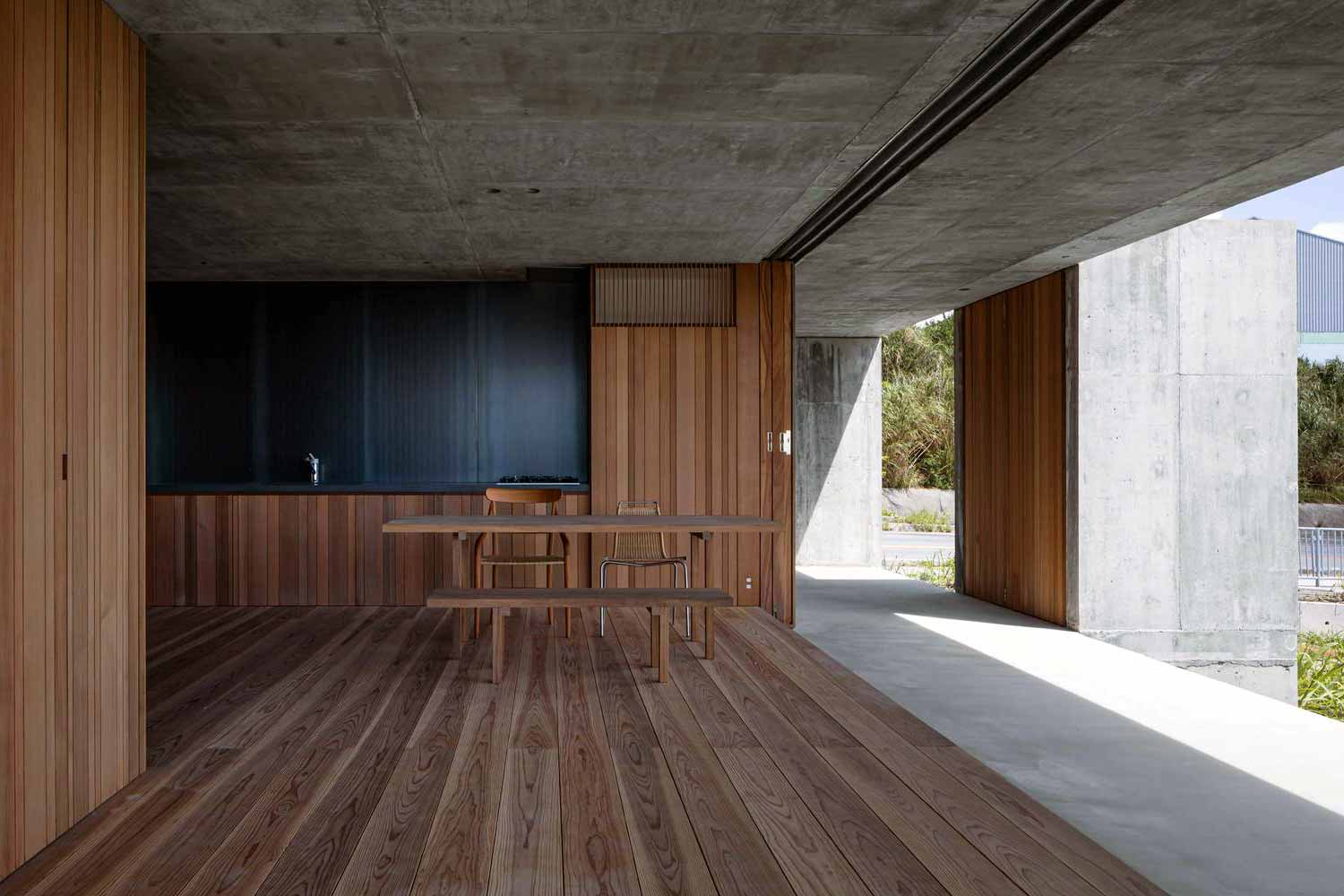 Fashionable Concrete Box House, Open and Spacious With Panoramic View